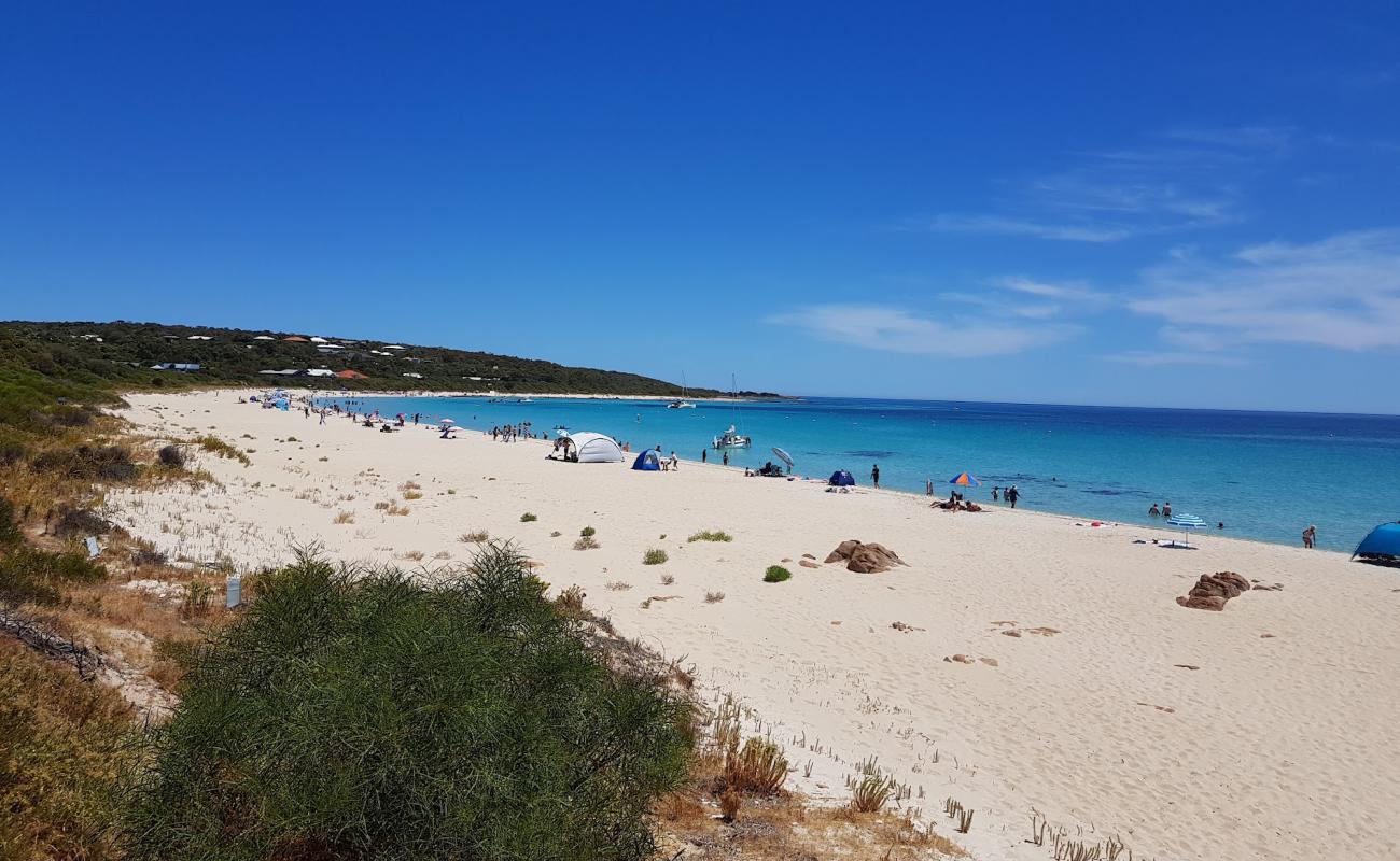 Eagle Bay Beach'in fotoğrafı i̇nce bej kum yüzey ile