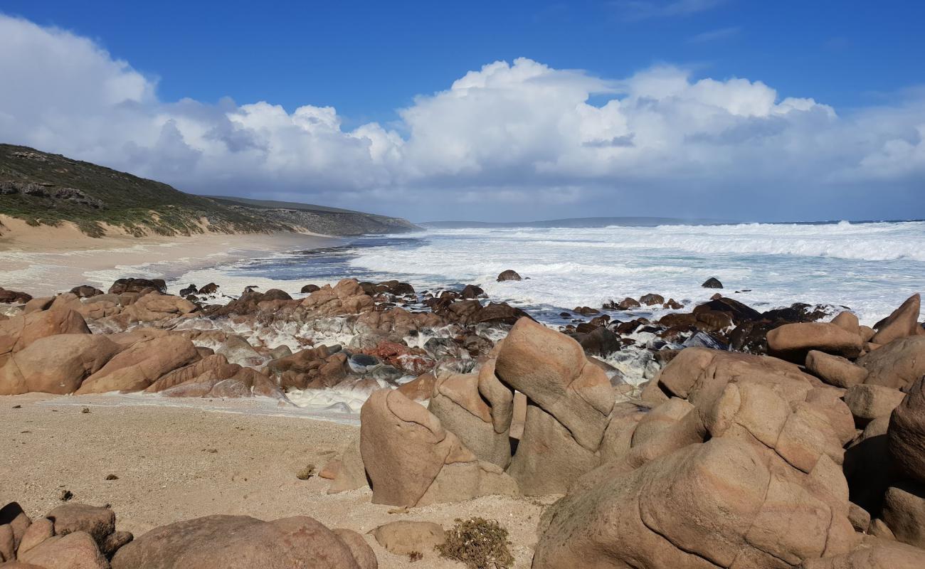 Kabbijgup Beach'in fotoğrafı açık bej kum yüzey ile