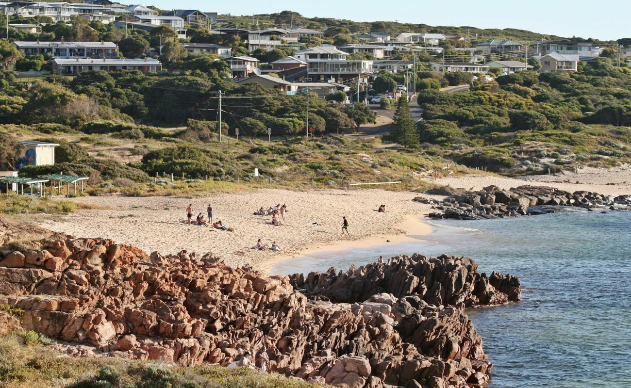 Gracetown Beach'in fotoğrafı açık bej kum yüzey ile