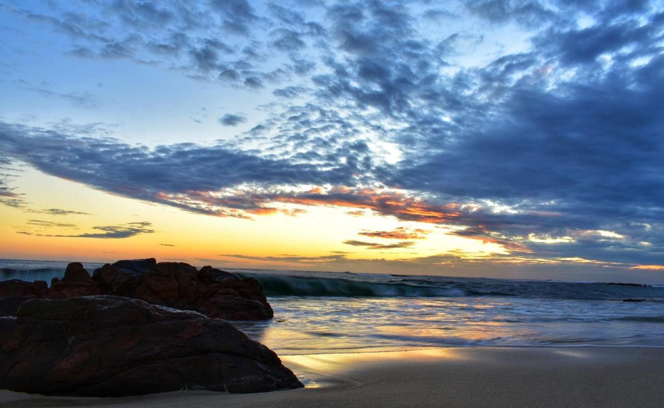 Gnoocardup Beach'in fotoğrafı açık bej kum yüzey ile