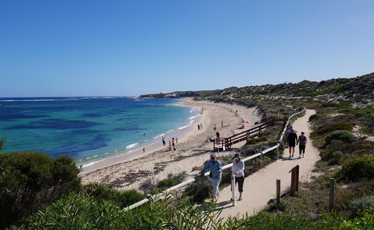 Surrers Beach'in fotoğrafı parlak kum yüzey ile