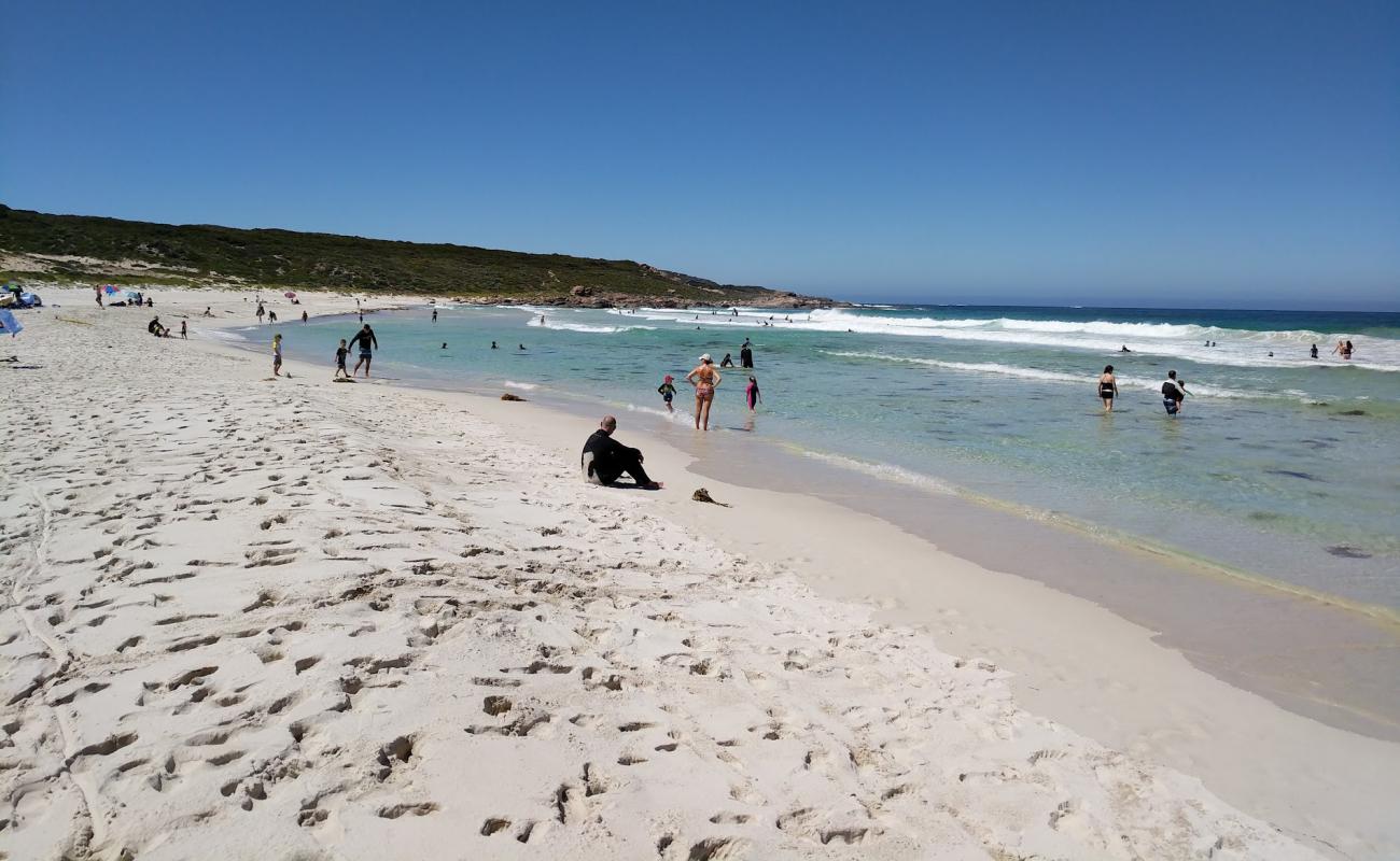 Redgate Beach'in fotoğrafı i̇nce bej kum yüzey ile