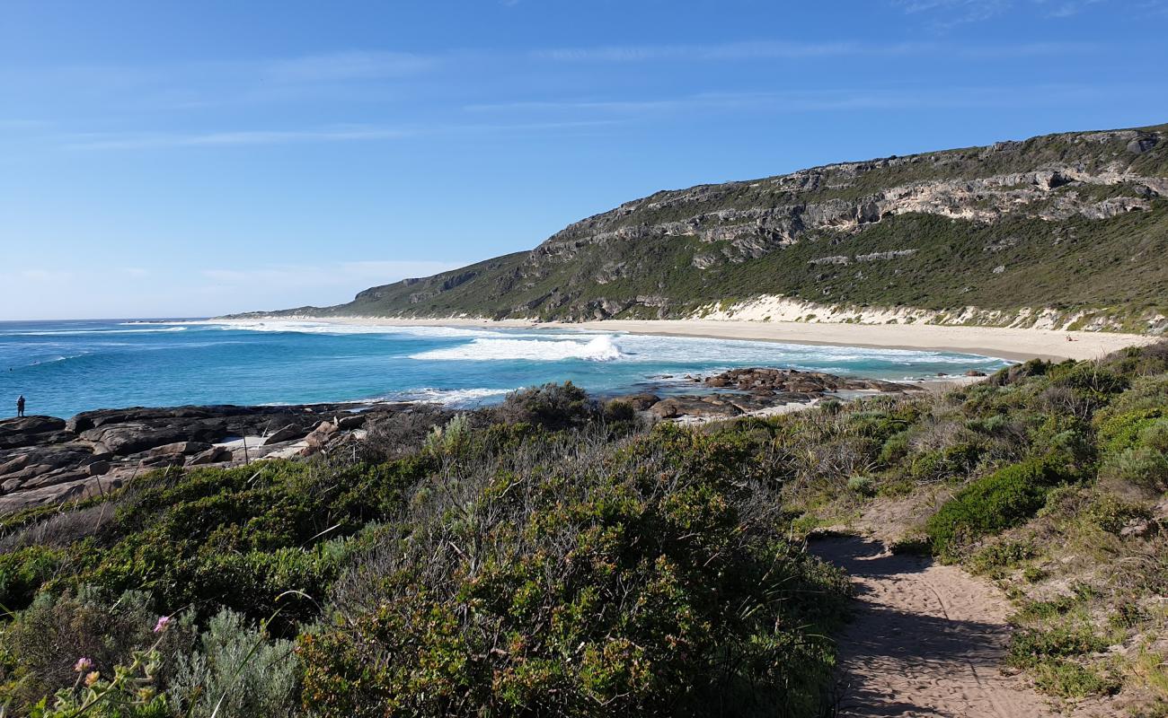 Contos Beach'in fotoğrafı beyaz kum yüzey ile