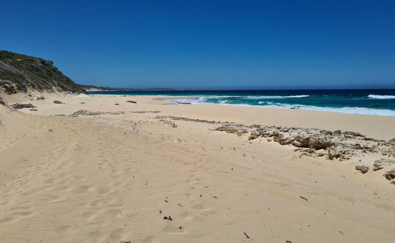 Hooley Beach'in fotoğrafı açık bej kum yüzey ile
