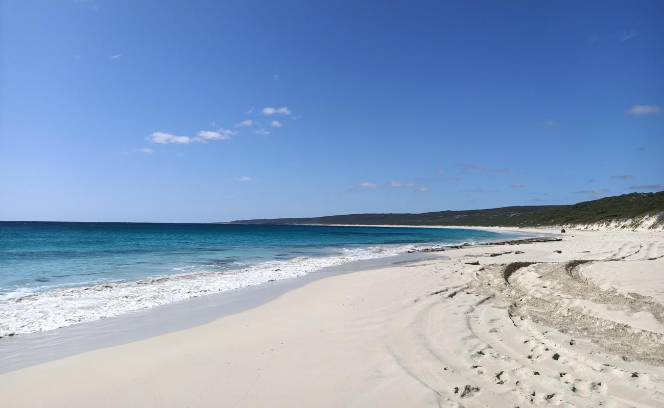 Neretlis Beach'in fotoğrafı açık bej kum yüzey ile