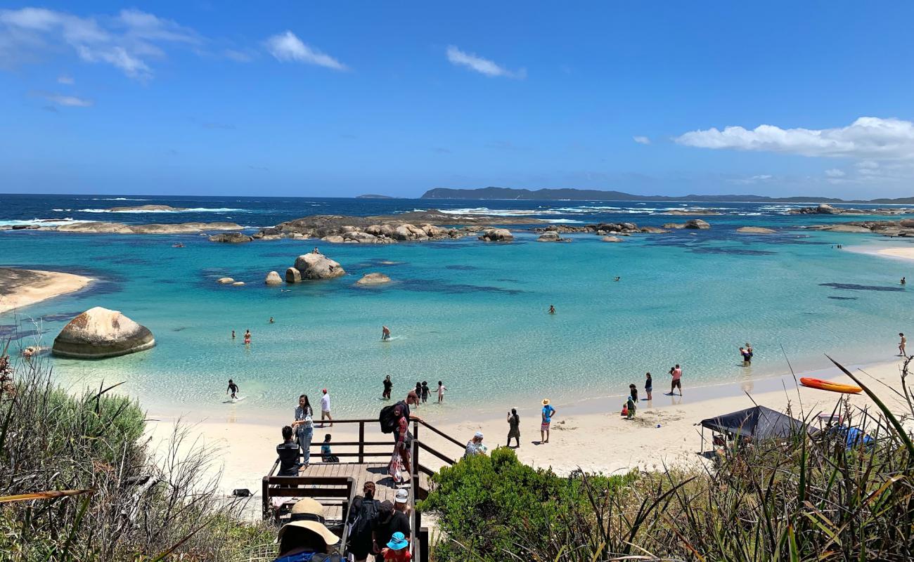 Green Pool Beach'in fotoğrafı i̇nce beyaz kum yüzey ile