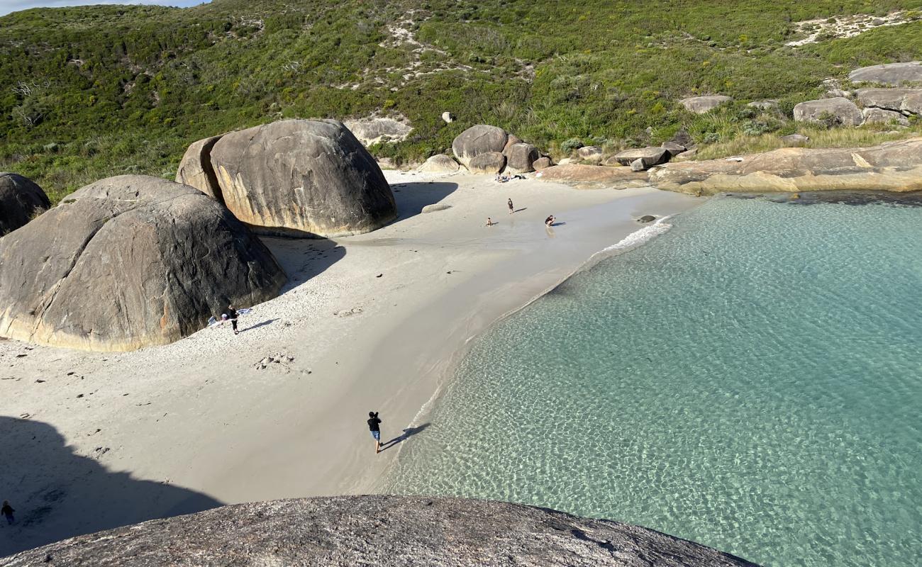 Elephant Rocks Beach'in fotoğrafı beyaz kum yüzey ile