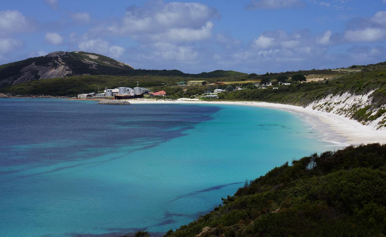 Cheyne Beach'in fotoğrafı beyaz kum yüzey ile