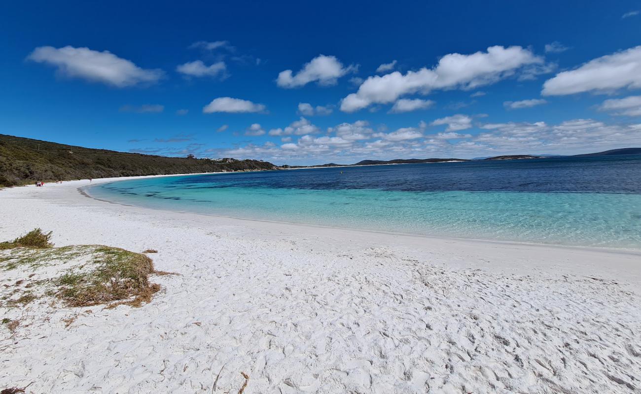 Frenchman Beach'in fotoğrafı parlak kum yüzey ile