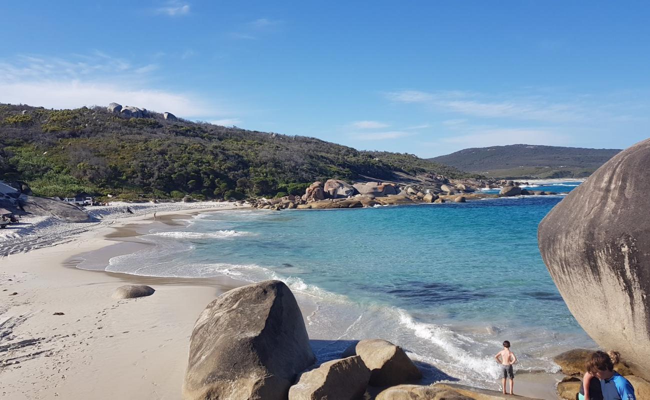 Bettys Beach'in fotoğrafı parlak kum yüzey ile