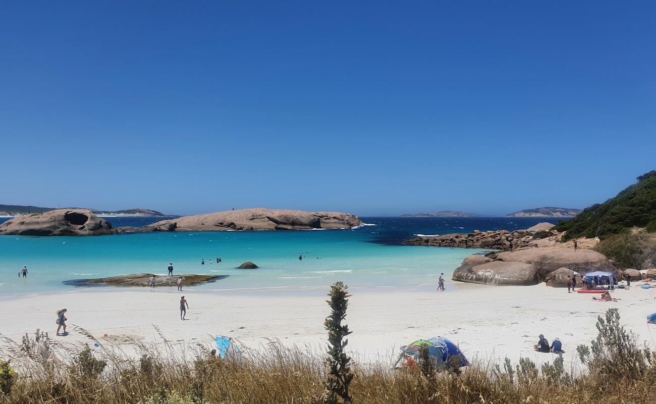 Twilight Beach'in fotoğrafı beyaz ince kum yüzey ile