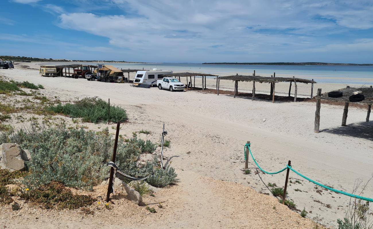 Perlubie Beach'in fotoğrafı açık bej kum yüzey ile