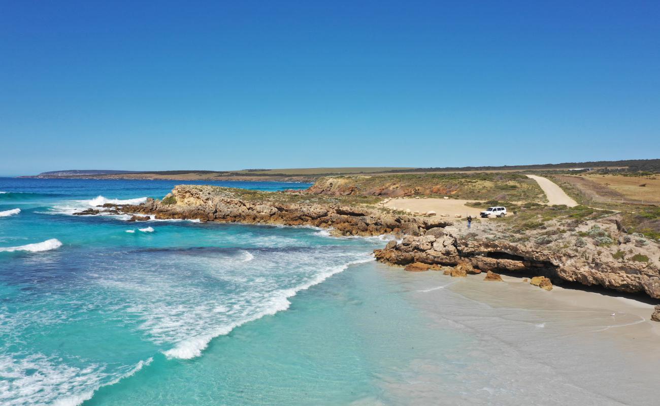 Mary Ellis Wreck Beach'in fotoğrafı parlak kum yüzey ile