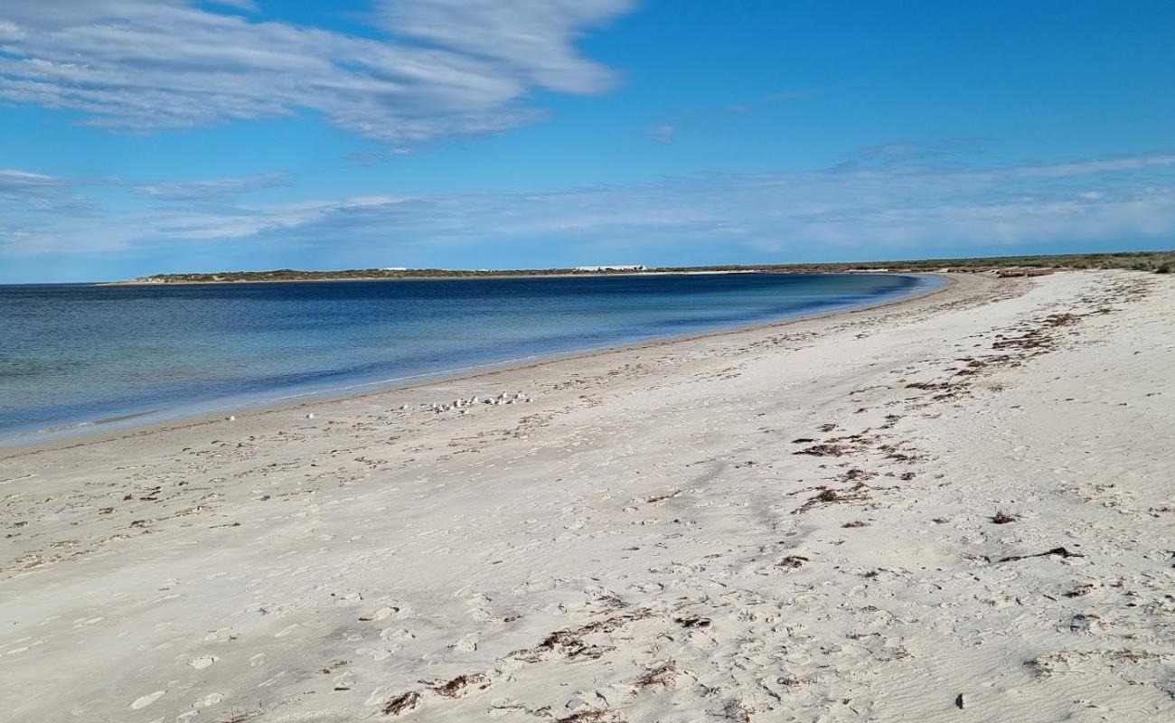 Arno Bay'in fotoğrafı açık bej kum yüzey ile