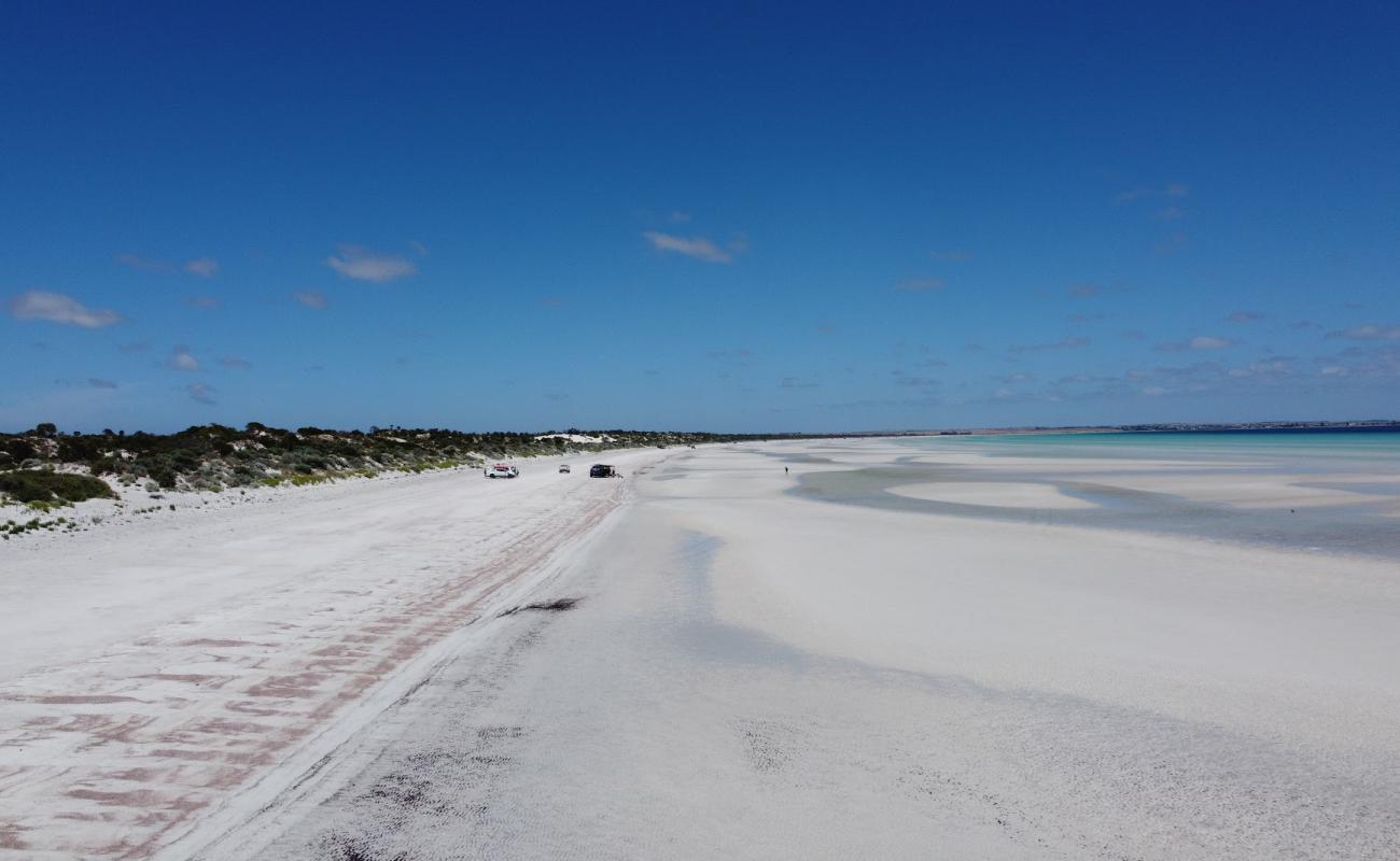Longbottom Beach'in fotoğrafı açık bej kum yüzey ile