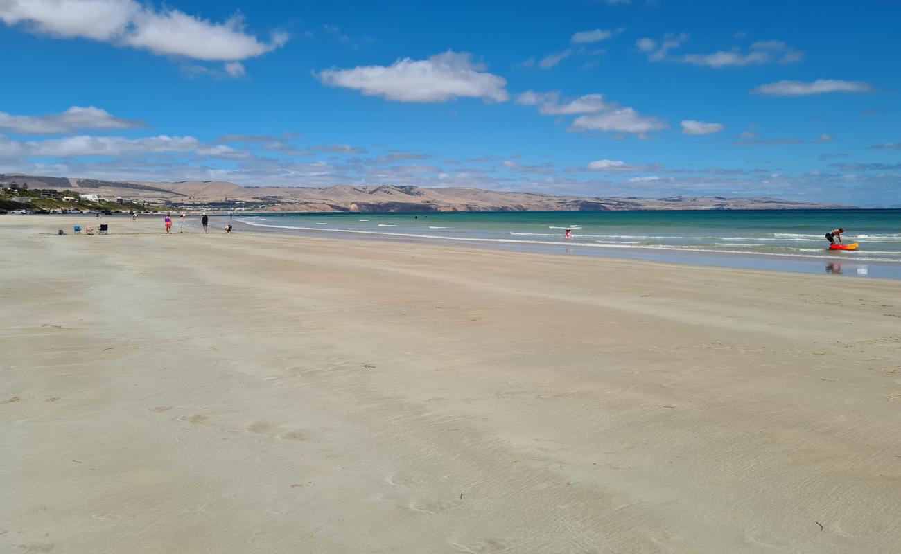 Aldinga Beach'in fotoğrafı parlak kum yüzey ile