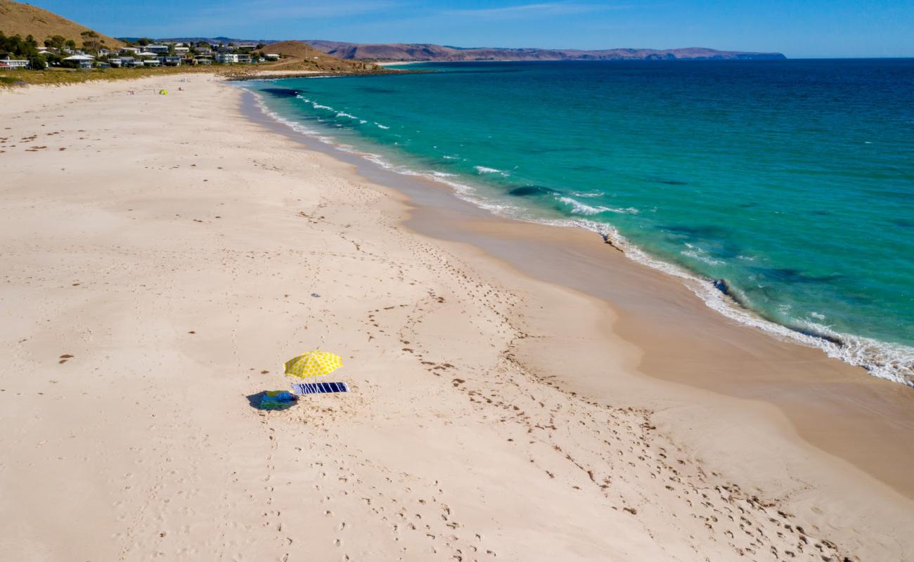 Carrickalinga North Bay'in fotoğrafı parlak kum yüzey ile