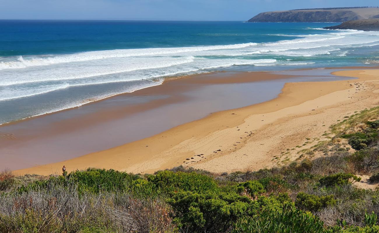 Parsons Beach'in fotoğrafı parlak kum yüzey ile