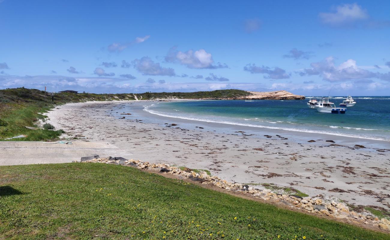 Bucks Bay Beach'in fotoğrafı açık bej kum yüzey ile
