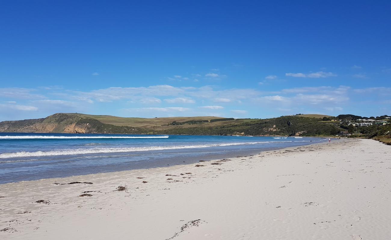Shelly Beach, Victoria'in fotoğrafı açık bej kum yüzey ile