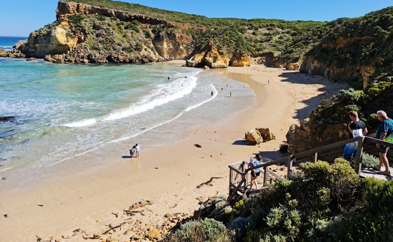 Childers Cove'in fotoğrafı parlak kum yüzey ile