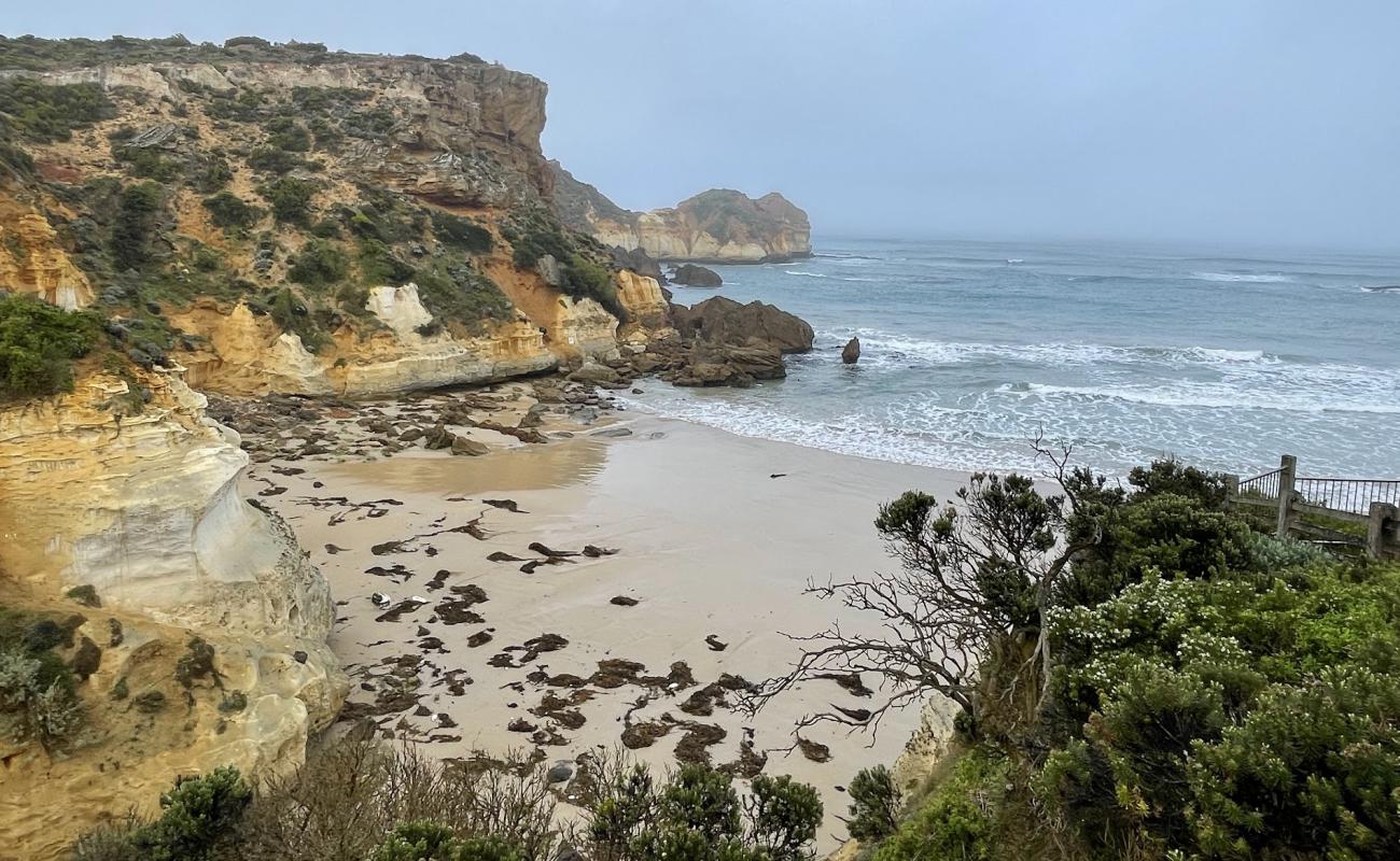 Murnane's Bay'in fotoğrafı parlak kum yüzey ile