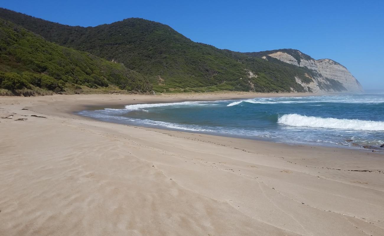 Milanesia Beach'in fotoğrafı parlak kum yüzey ile