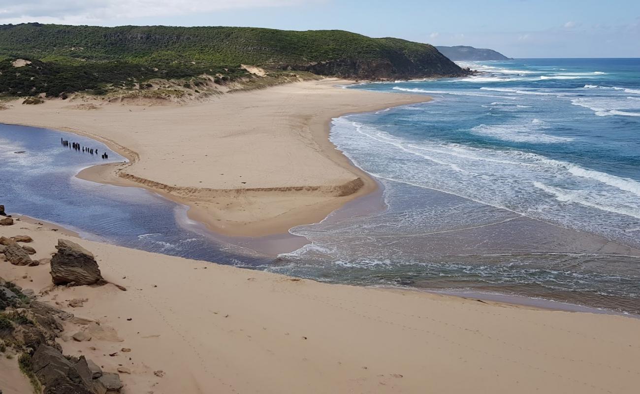 Aire River Beach'in fotoğrafı parlak kum yüzey ile