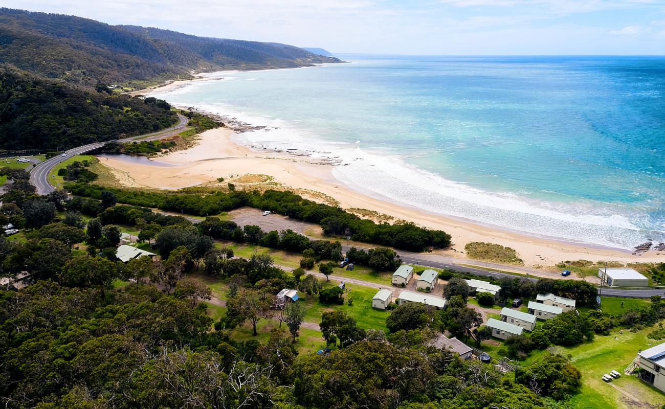 Kennet River Beach'in fotoğrafı açık bej kum yüzey ile