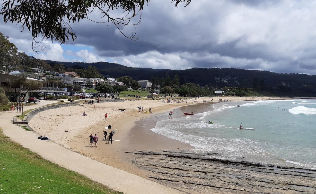 Lorne Beach'in fotoğrafı parlak kum yüzey ile