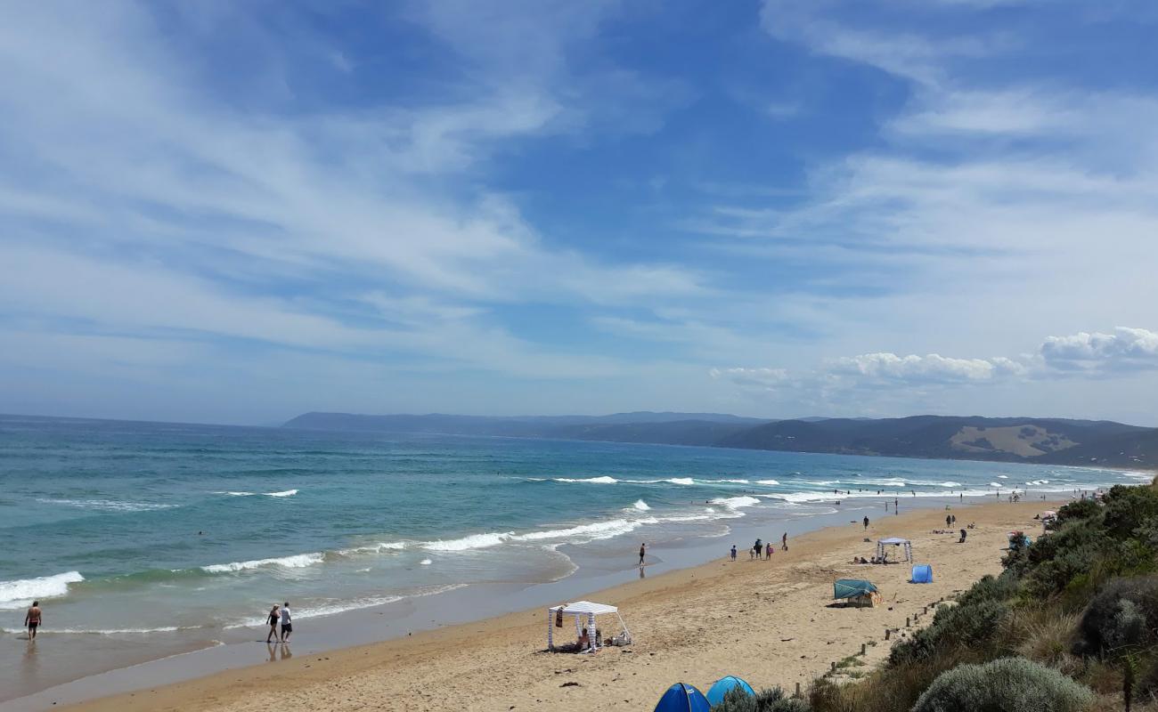Fairhaven Beach'in fotoğrafı açık bej kum yüzey ile