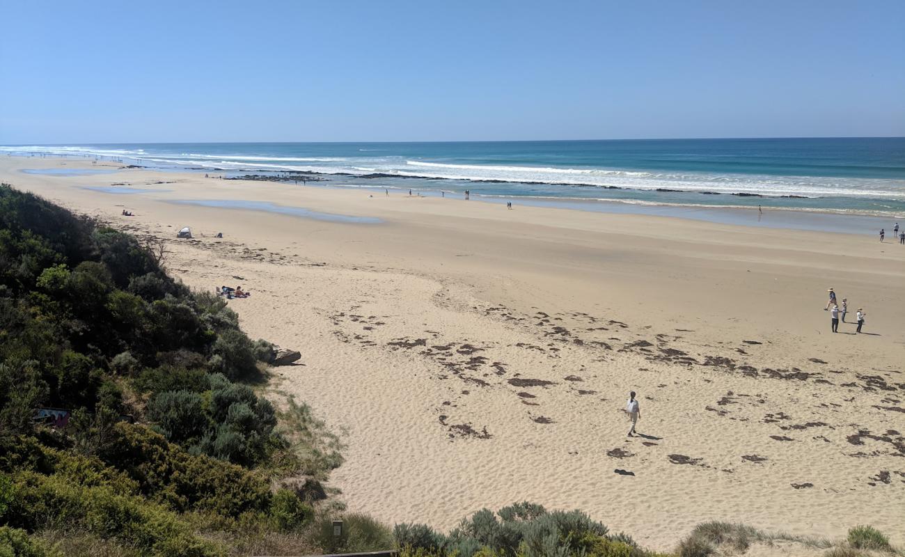 Guvvos Beach'in fotoğrafı açık bej kum yüzey ile