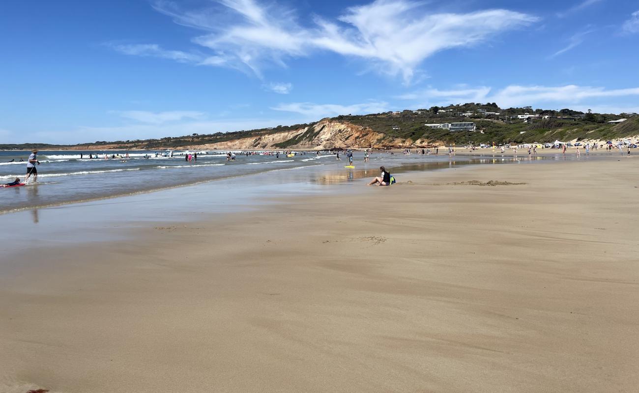 Anglesea Beach'in fotoğrafı parlak kum yüzey ile