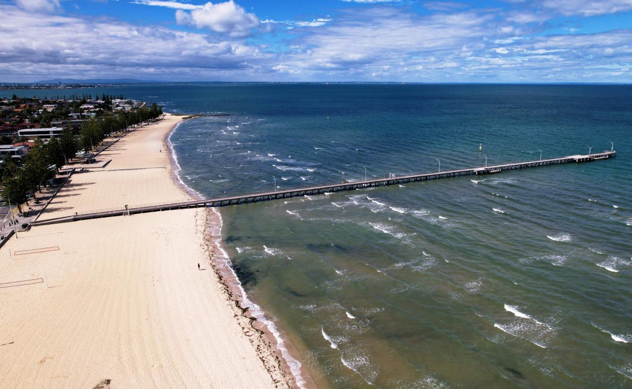 Altona Beach'in fotoğrafı açık bej kum yüzey ile