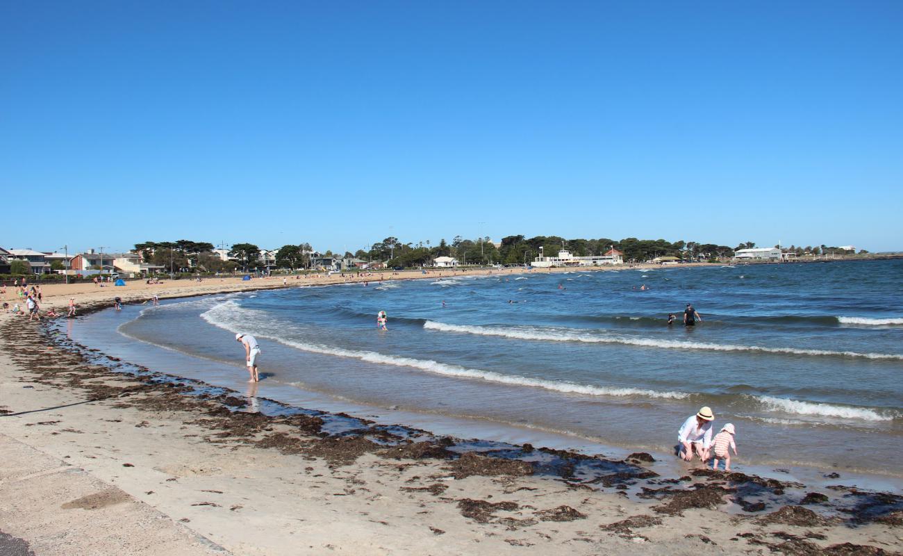 Williamstown Beach'in fotoğrafı açık bej kum yüzey ile
