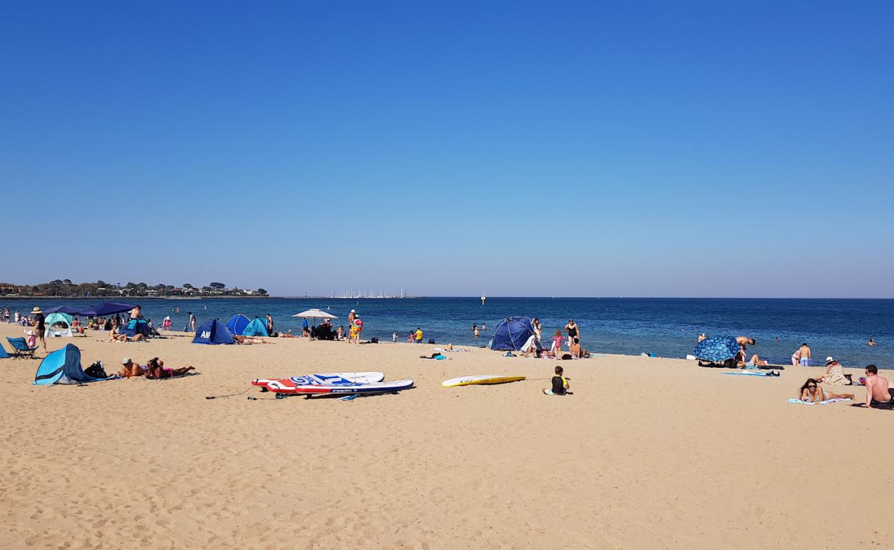 Elwood Beach'in fotoğrafı parlak kum yüzey ile