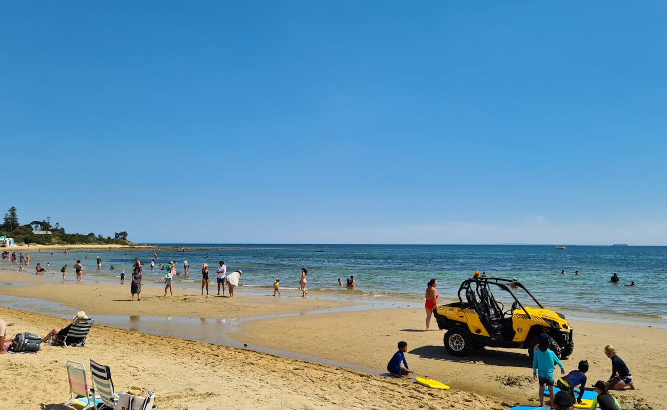 Brighton Beach'in fotoğrafı açık bej kum yüzey ile