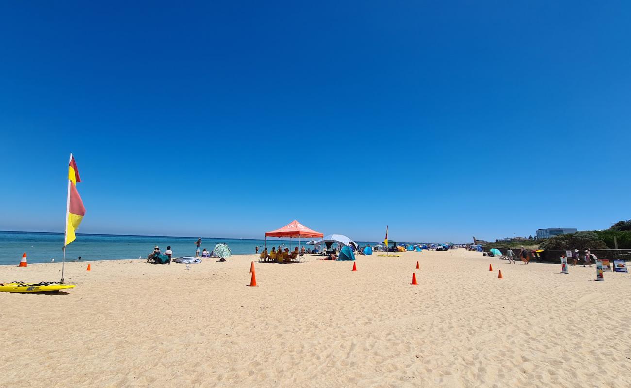 Chelsea Beach'in fotoğrafı parlak kum yüzey ile