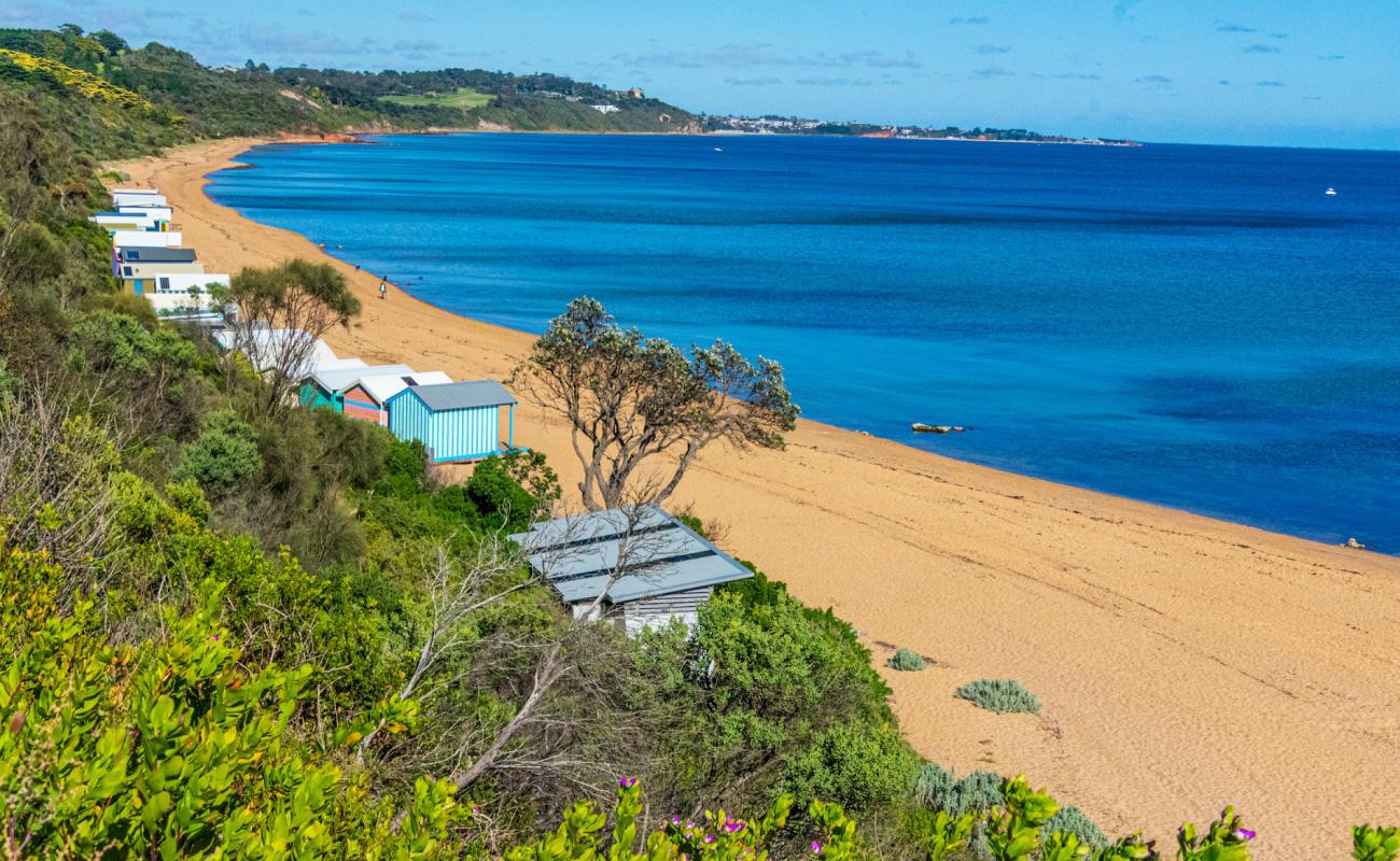 Moondah Beach'in fotoğrafı parlak kum yüzey ile