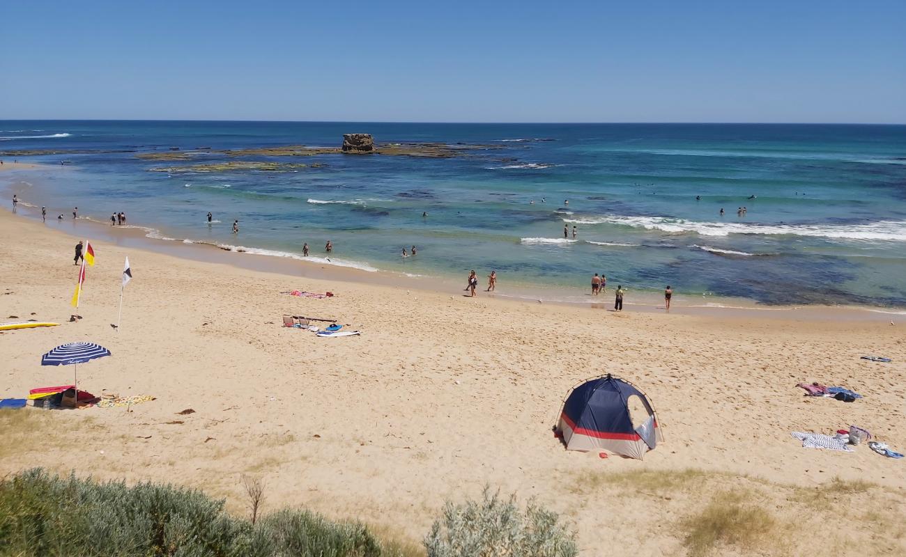 Sorrento Ocean Beach'in fotoğrafı parlak kum yüzey ile