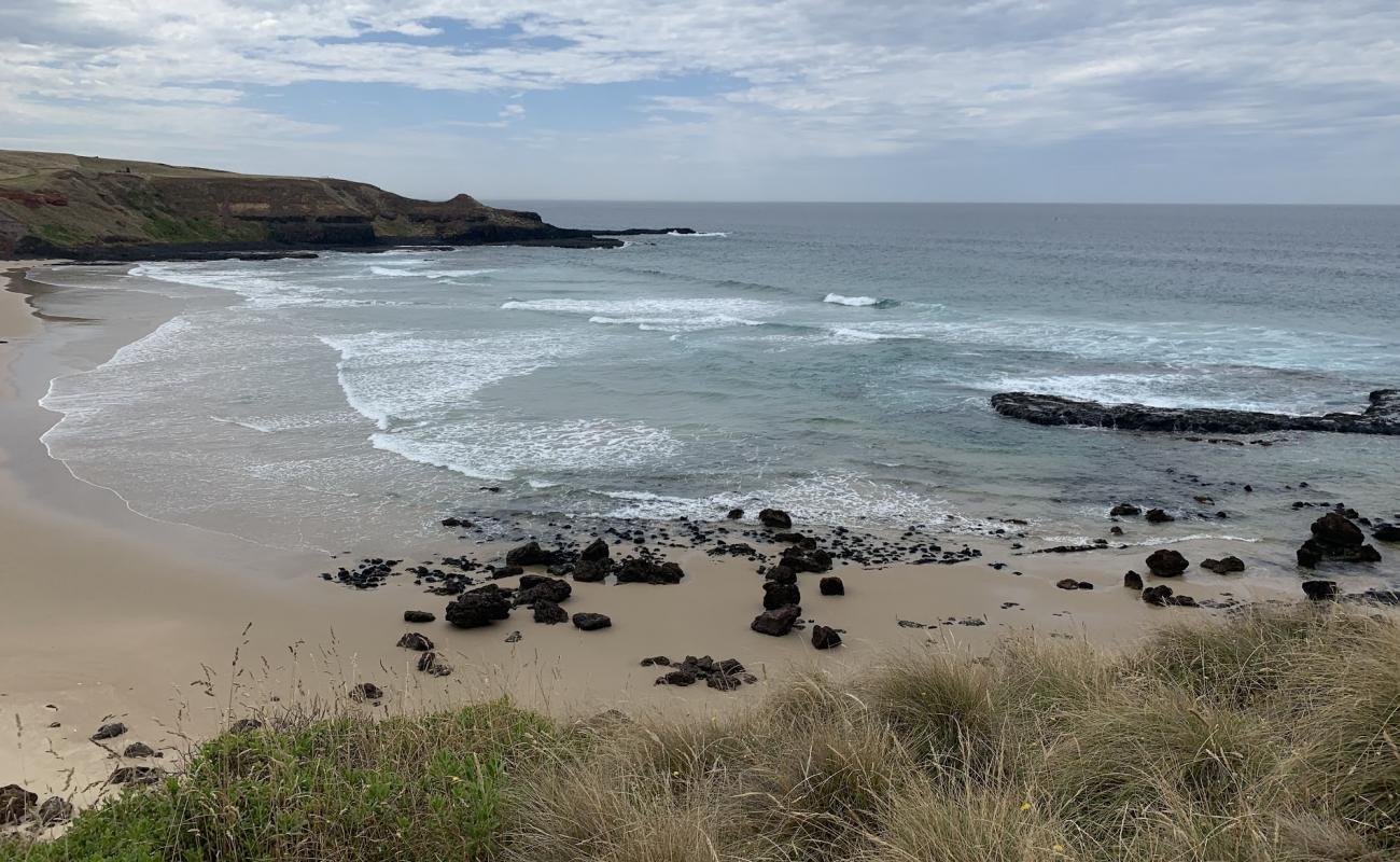 Hutchinson Beach'in fotoğrafı açık bej kum yüzey ile