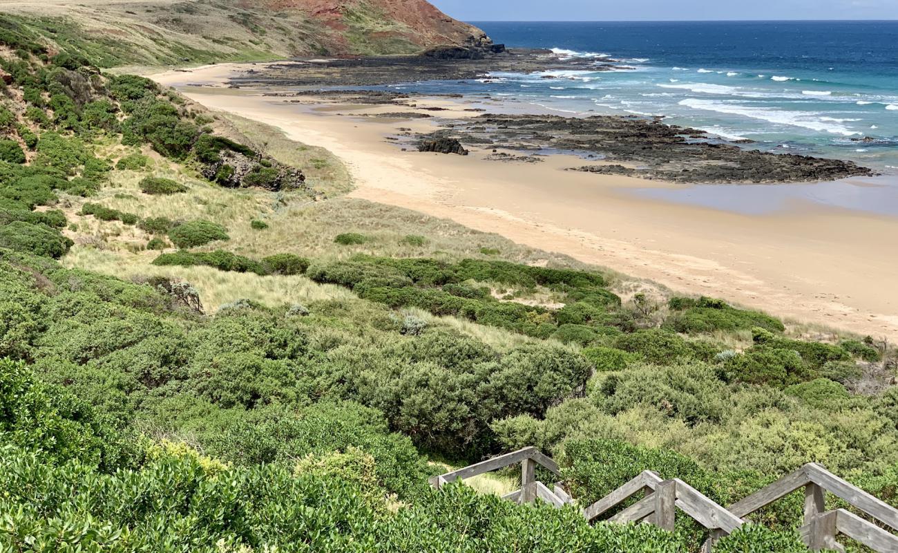 Berry Beach'in fotoğrafı açık bej kum yüzey ile