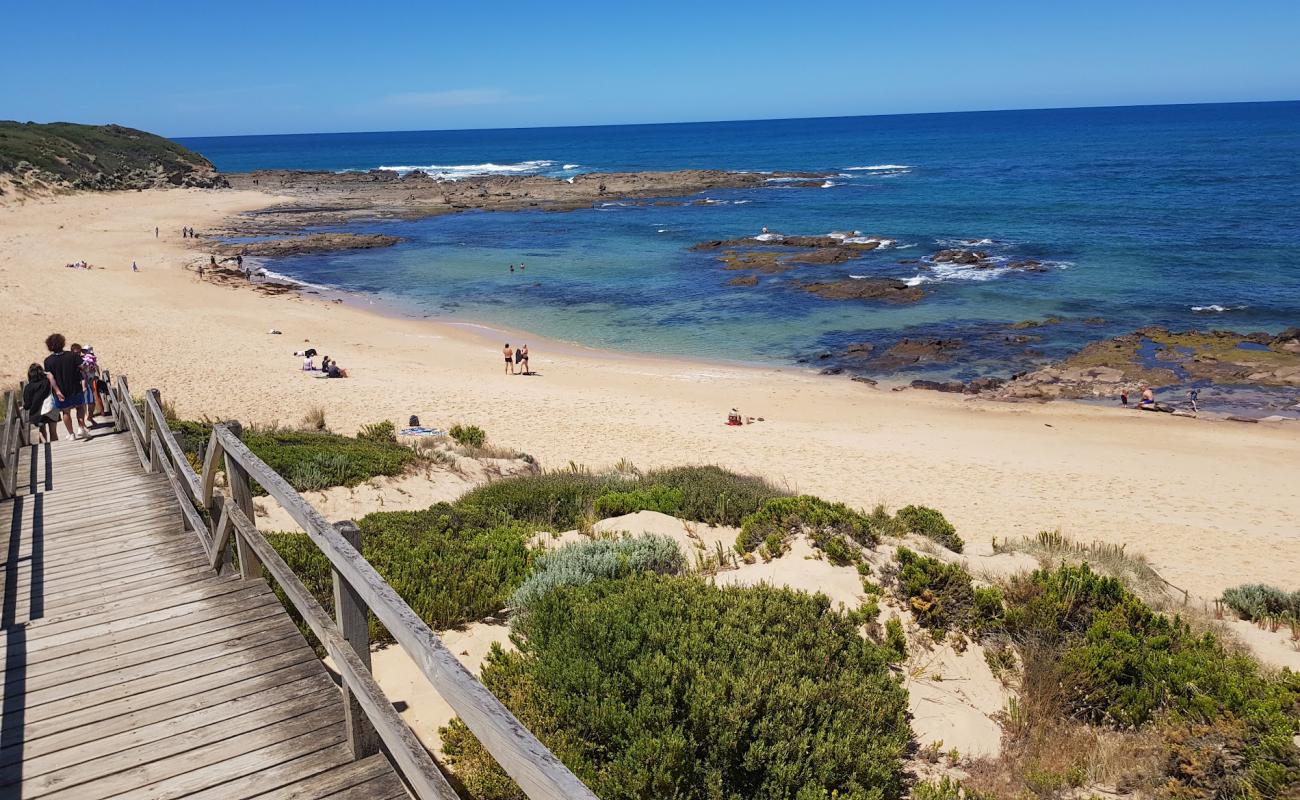 Kilcunda Beach'in fotoğrafı açık bej kum yüzey ile