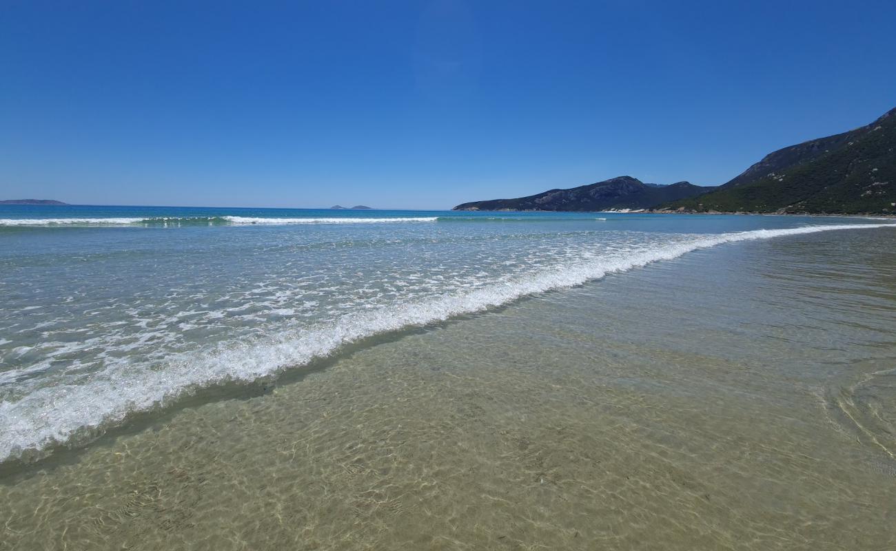 Oberon Bay Beach'in fotoğrafı parlak kum yüzey ile