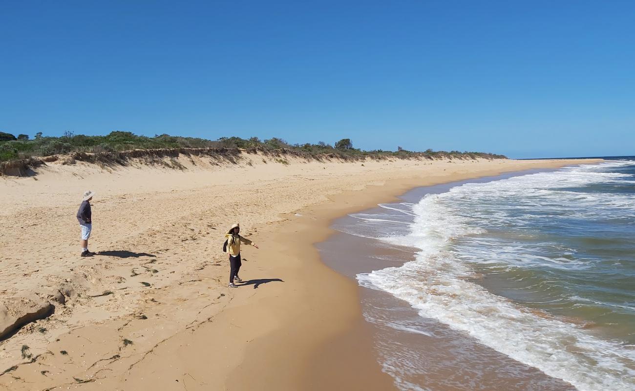 Lakes Entrance Beach'in fotoğrafı açık bej kum yüzey ile