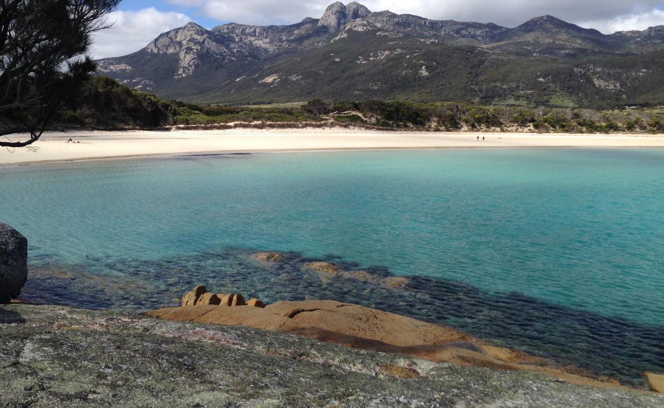 Trousers Point Beach'in fotoğrafı açık bej kum yüzey ile