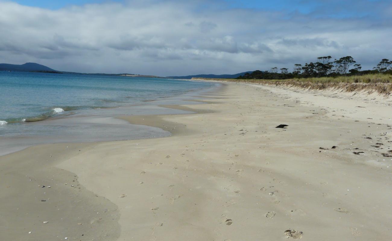Rheban Beach'in fotoğrafı açık bej kum yüzey ile