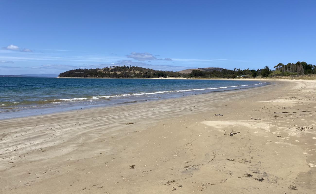 Mays Beach'in fotoğrafı parlak kum yüzey ile