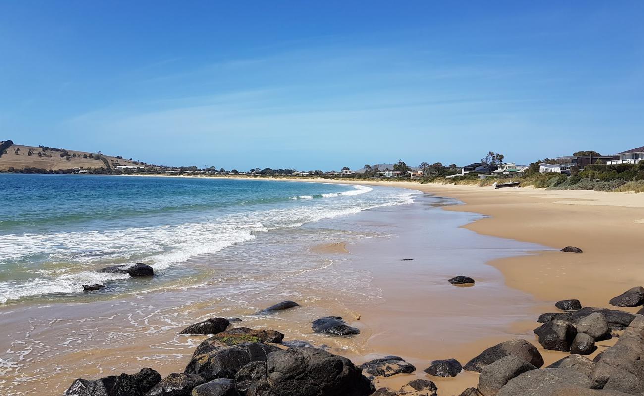 Cremorne Beach'in fotoğrafı parlak kum yüzey ile