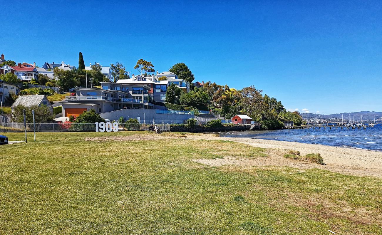Short Beach'in fotoğrafı açık bej kum yüzey ile